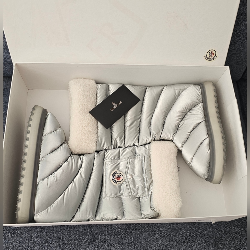 Moncler Gaia down snow boots logo-adorned ,snap-buttoned flap pockets Size 37 - Picture 6 of 16